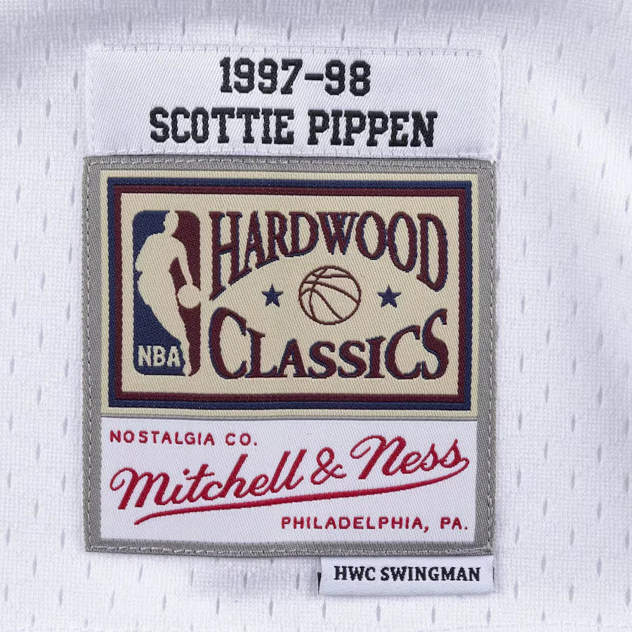 Mitchell & Ness NBA Bulls 1997-98 Hardwood Classics Swingman Jersey 'Scottie Pippen #33' White (BA84SL-CBU-W-C8O)