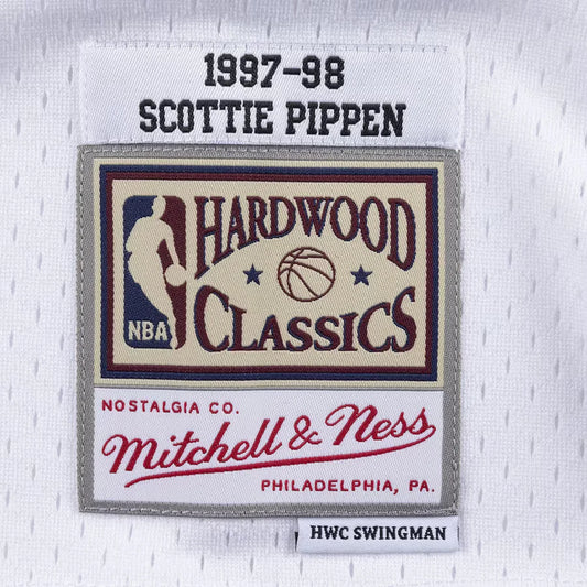 Mitchell & Ness NBA Bulls 1997-98 Hardwood Classics Swingman Jersey 'Scottie Pippen #33' White (BA84SL-CBU-W-C8O)
