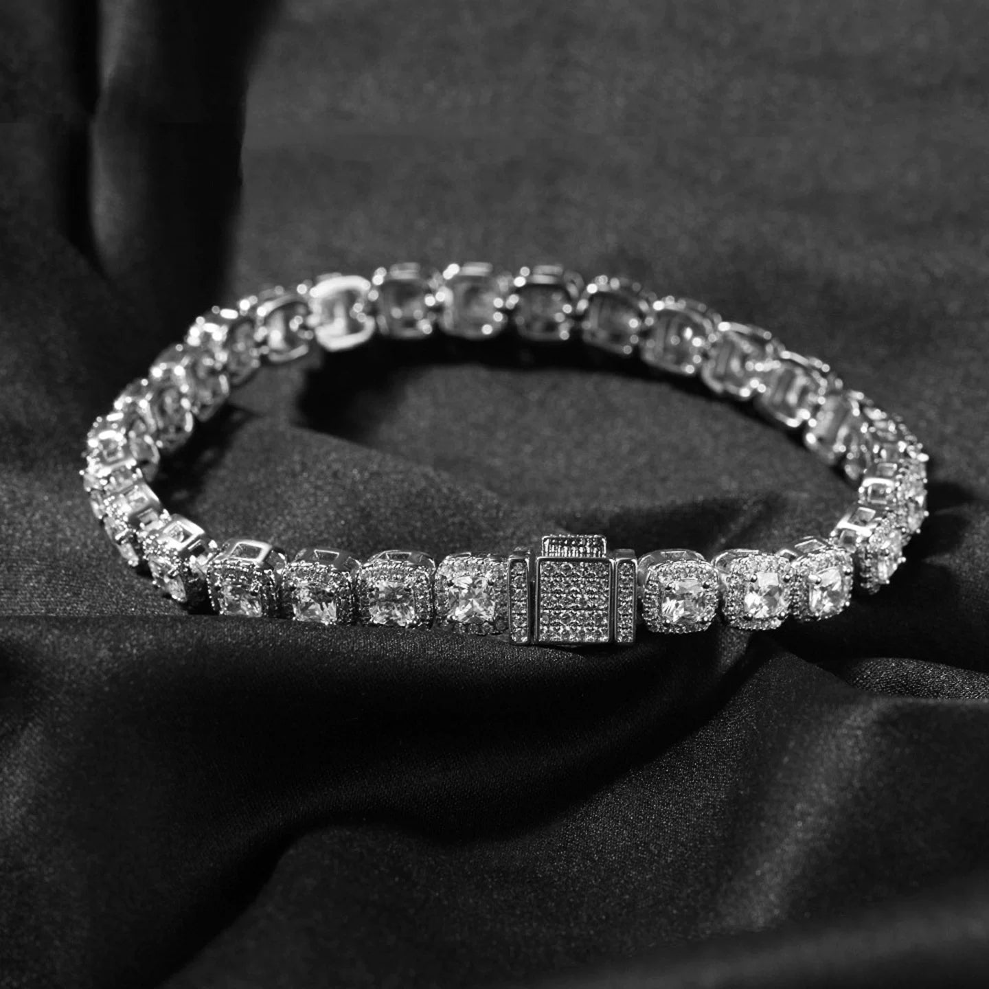 Éclat Cushion Tennis Bracelet