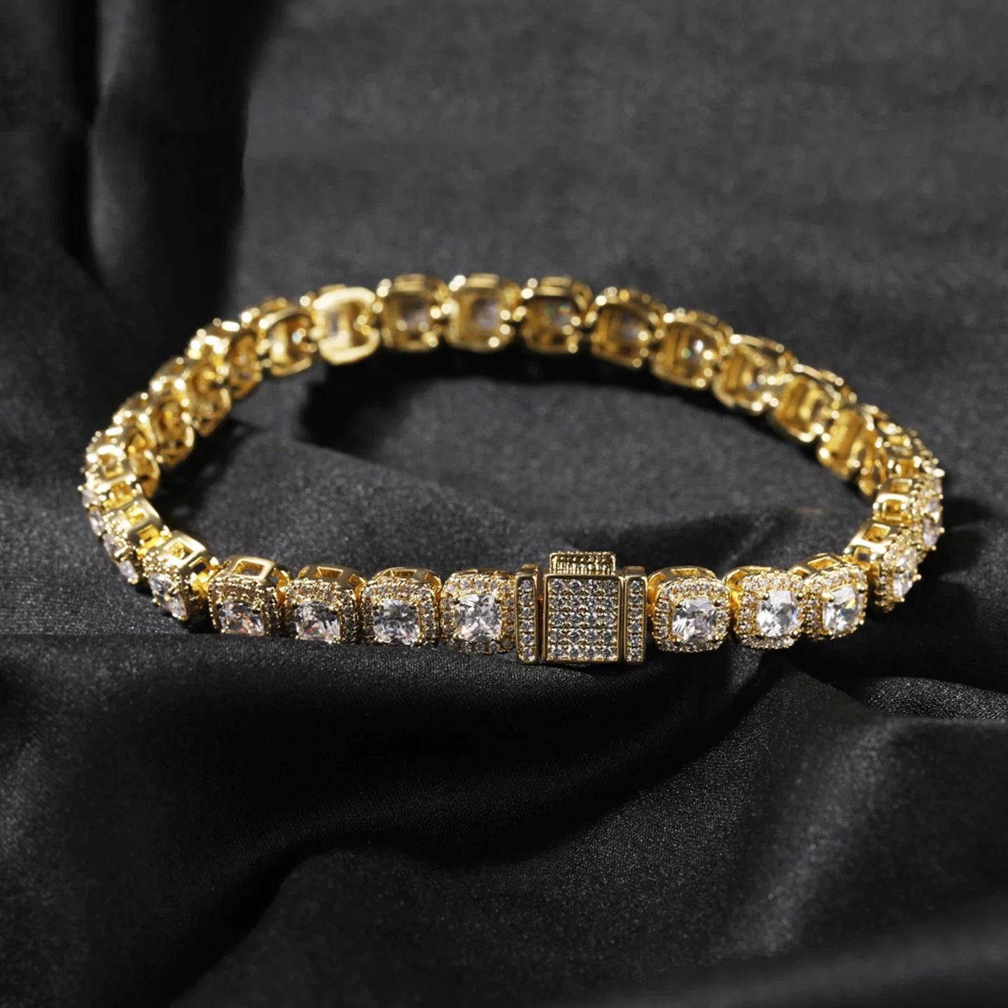 Éclat Cushion Tennis Bracelet