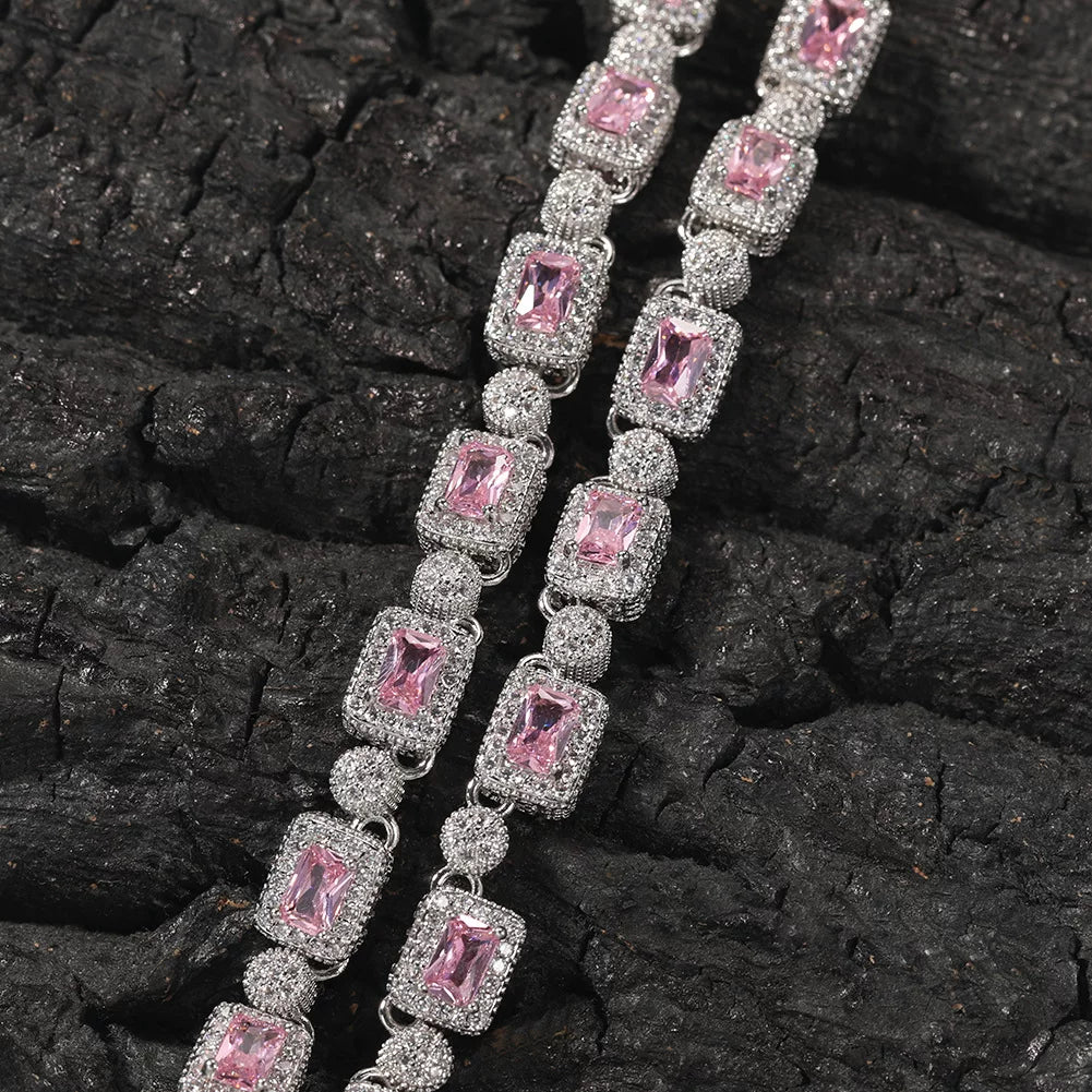 The Halo Cluster Chain Necklace