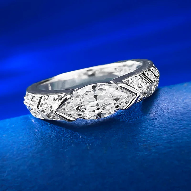 Lumière East-West Marquise Ring
