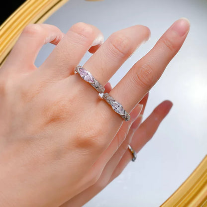 Lumière East-West Marquise Ring