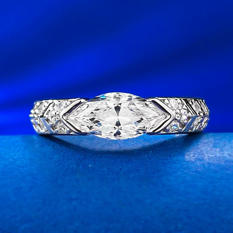 Lumière East-West Marquise Ring