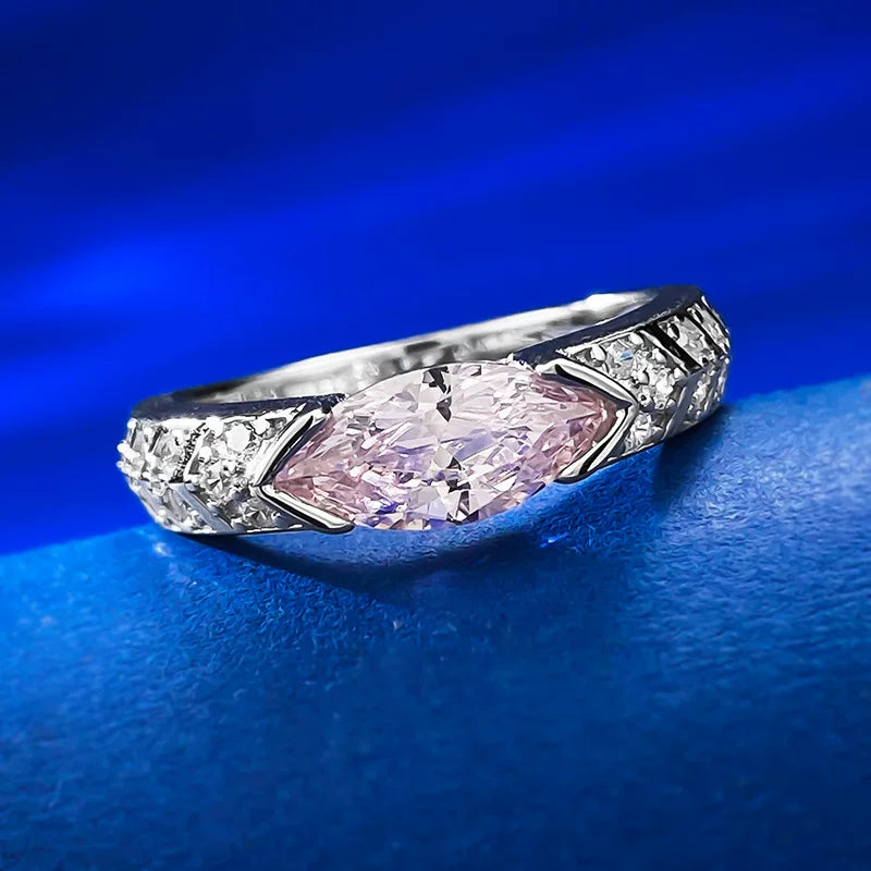 Lumière East-West Marquise Ring