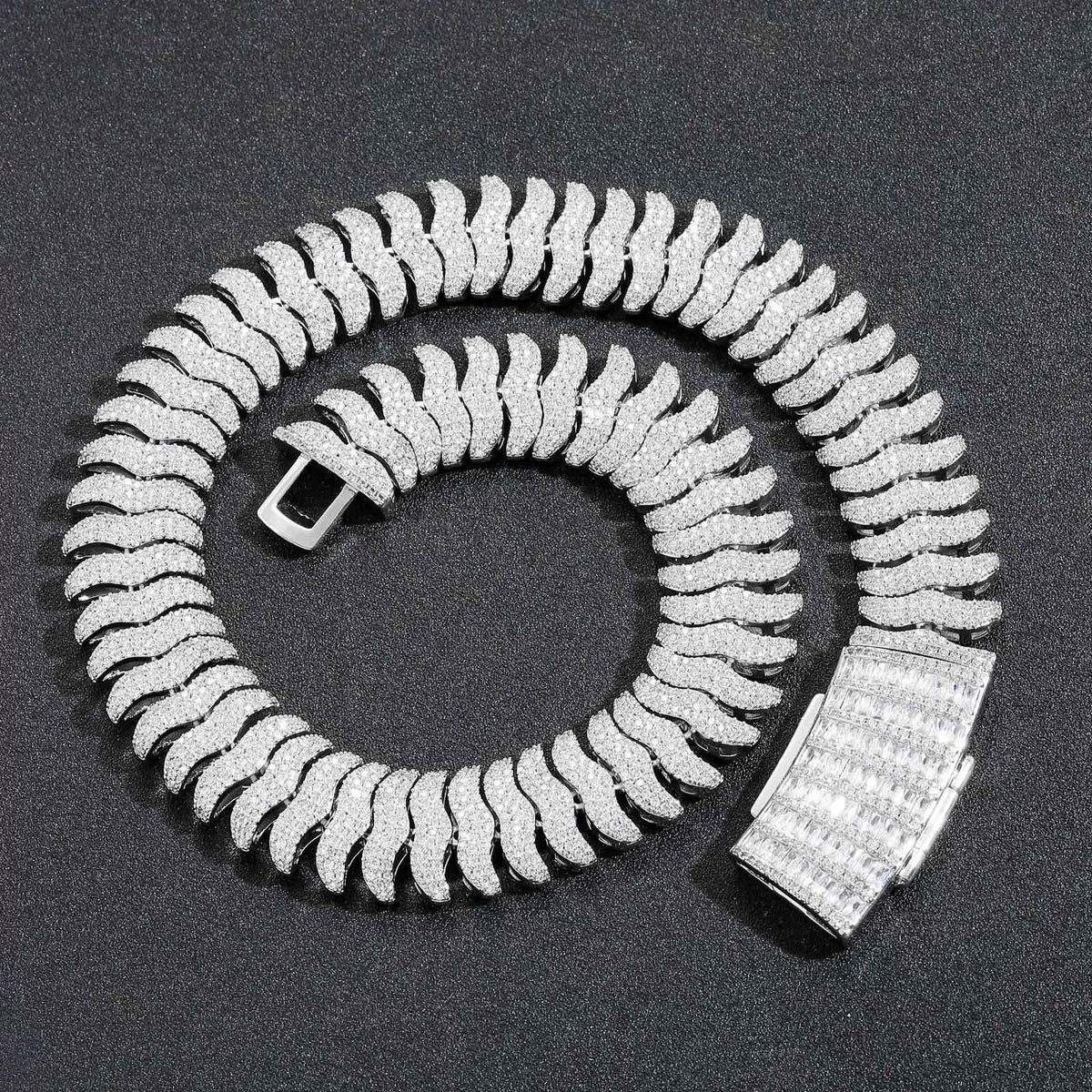The Wing Cuban Chain Necklace