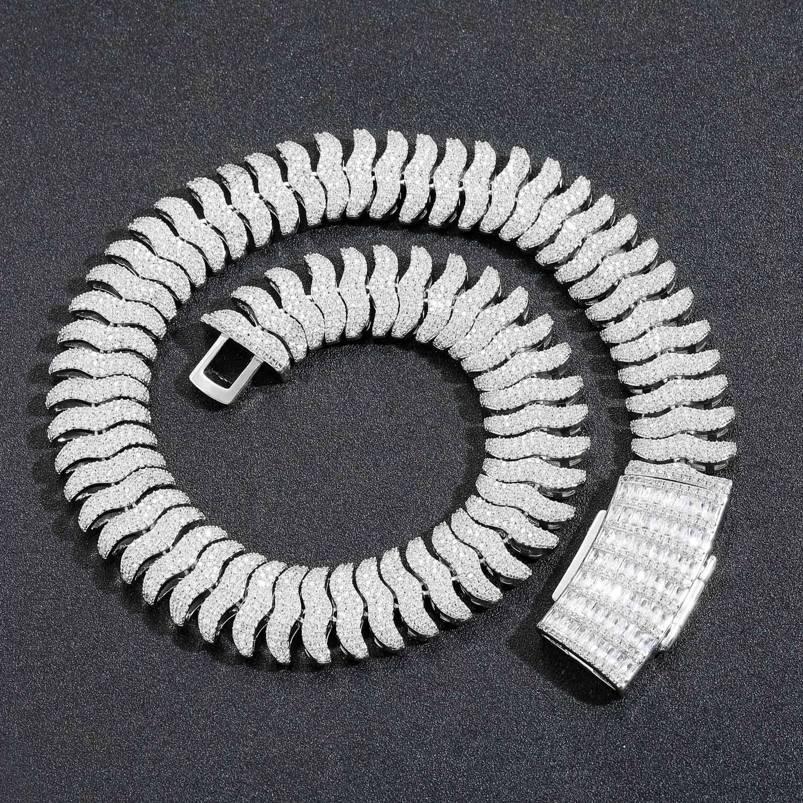 The Wing Cuban Chain Necklace