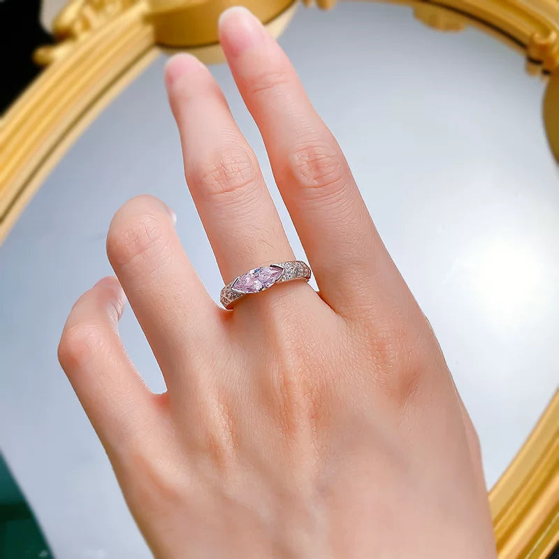 Lumière East-West Marquise Ring