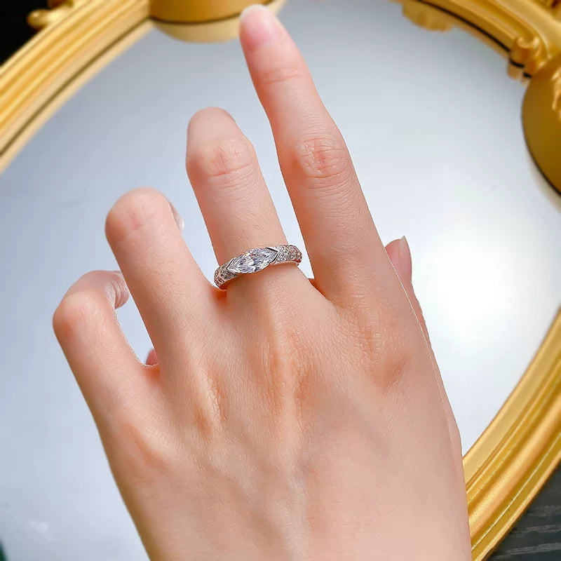 Lumière East-West Marquise Ring